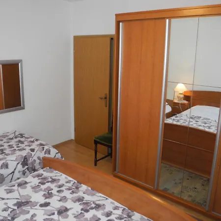 Apartment Elma In A Quiet Area