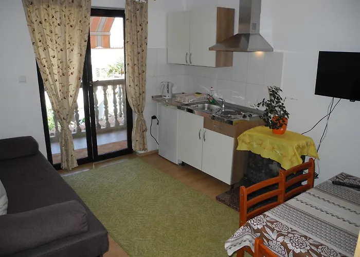 Elma In A Quiet Area *